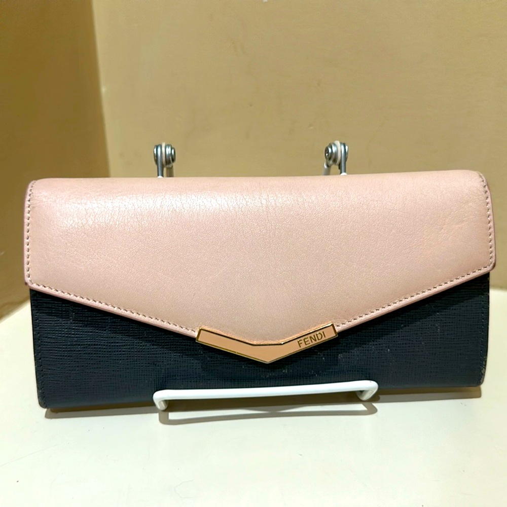 Fendi Off Pink/Grey Leather Envelope
Continental Wallet